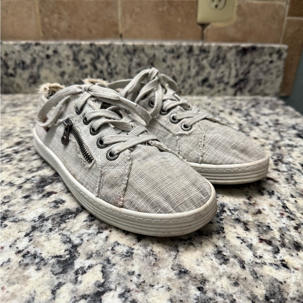 Guppy Love By Blowfish Malibu Women's Sneakers Size 8W